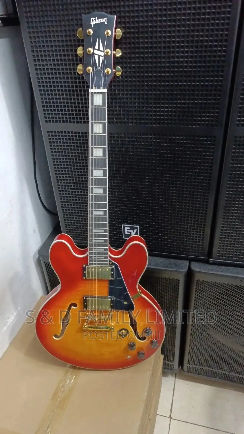 Gibson ES-335
Electric Guitar
