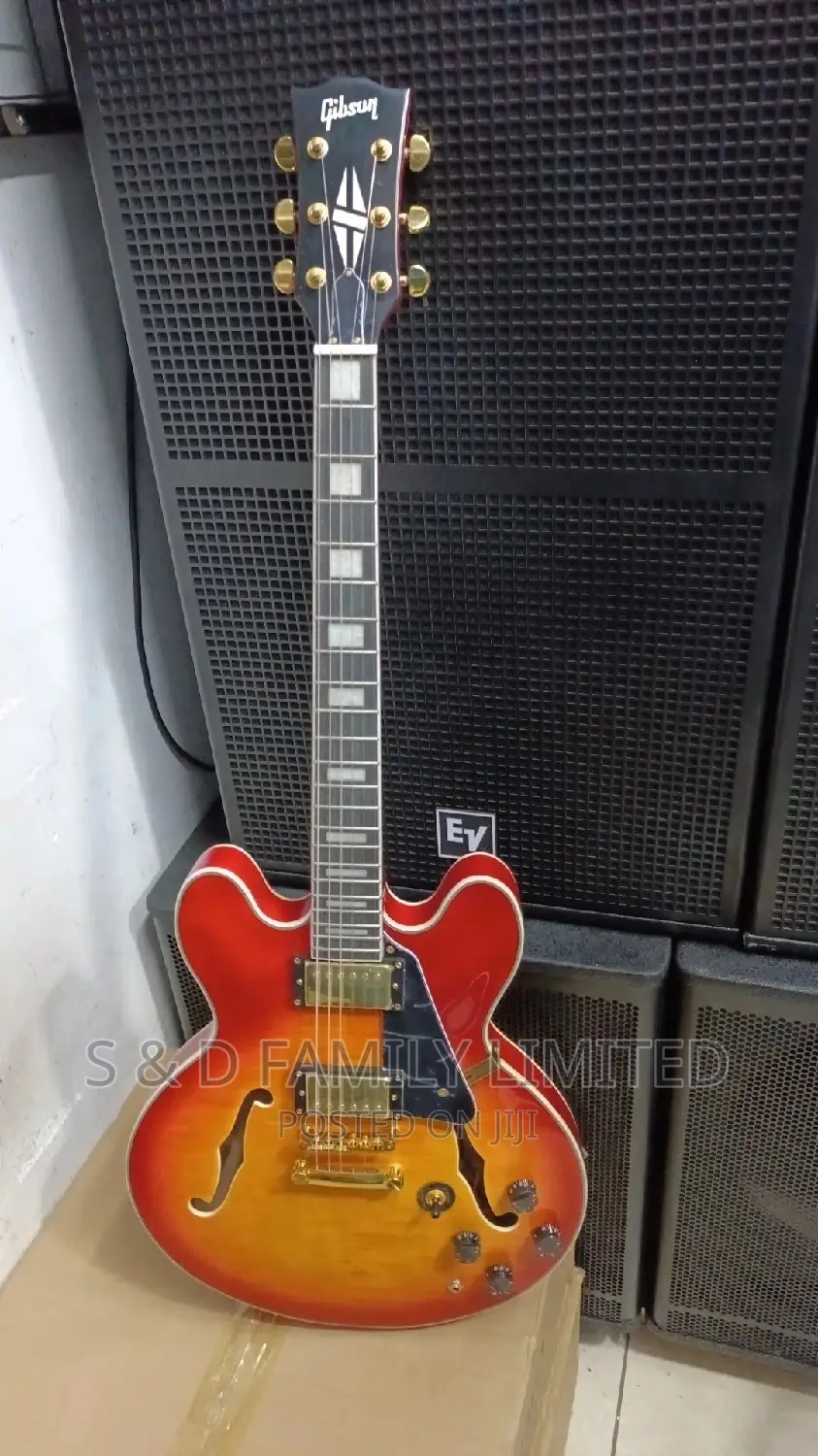 Gibson ES-335
Electric Guitar