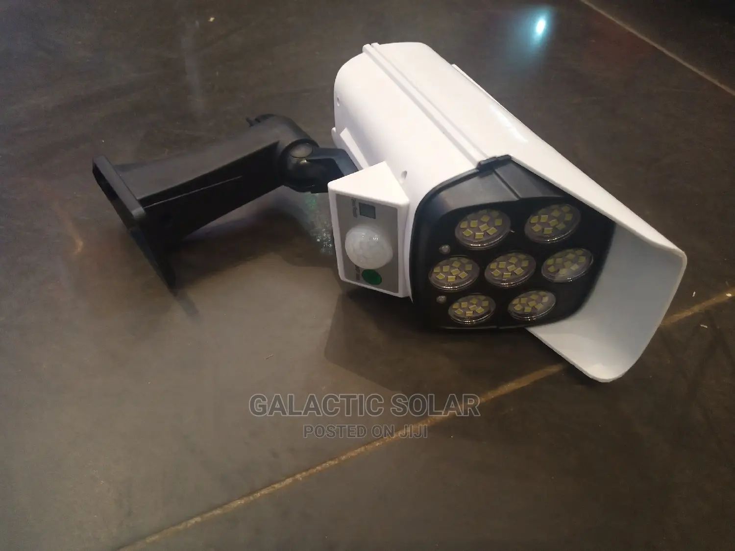 Solar Monitoring Lamp