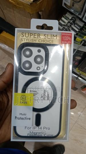 Hard-Shell Case With Magsafe for iPhone 14 - Clear/Black - thumbnail 2