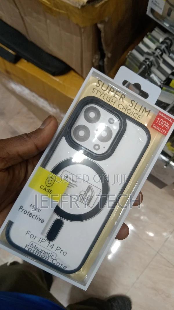 Hard-Shell Case With Magsafe for iPhone 14 - Clear/Black - thumbnail 3