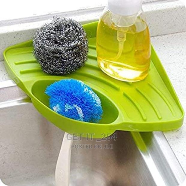 Sink Top Triangle Silicon Pad Organizer - main view