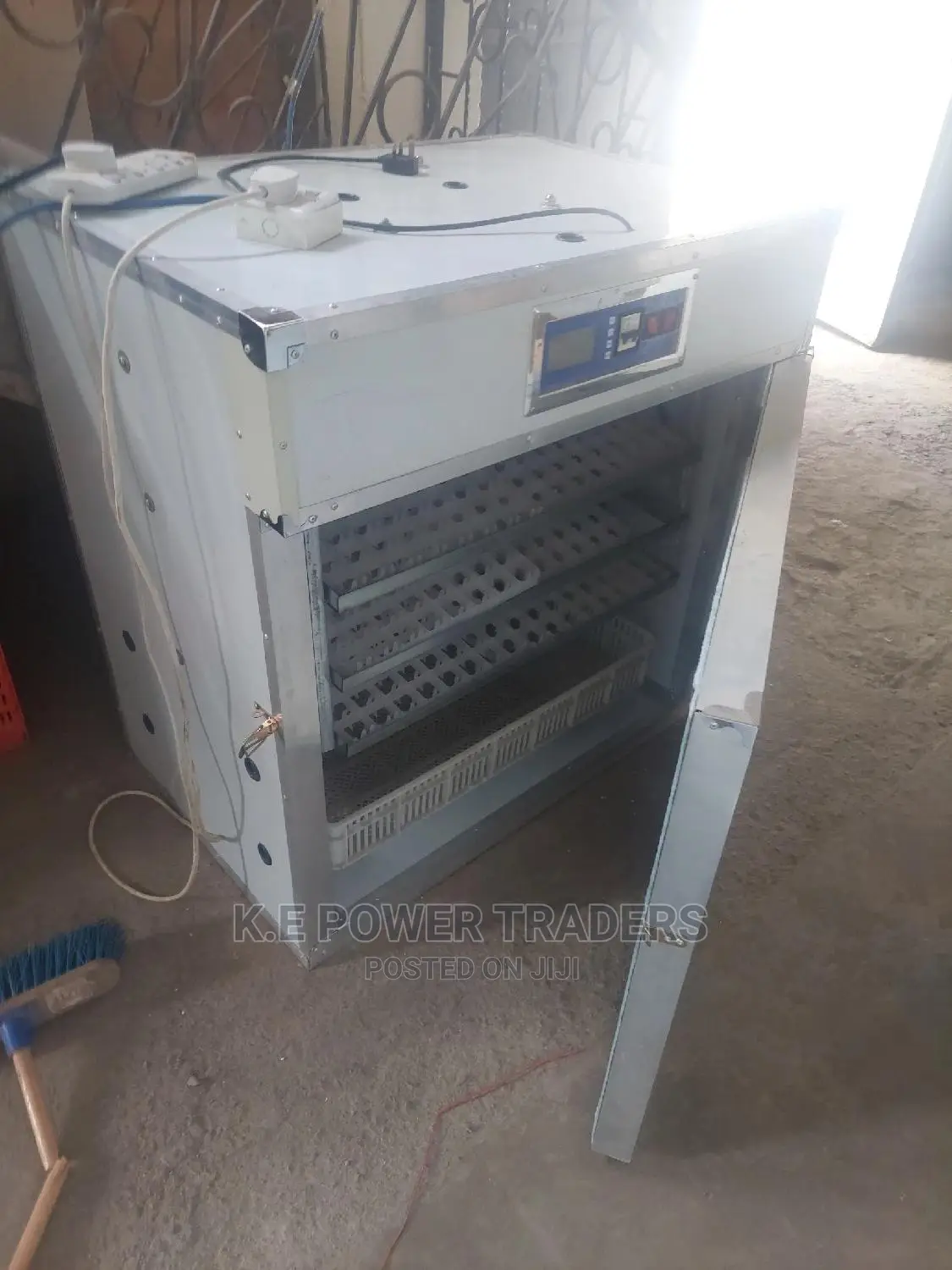 Bigger and Automated Hatching 500 Eggs Incubator