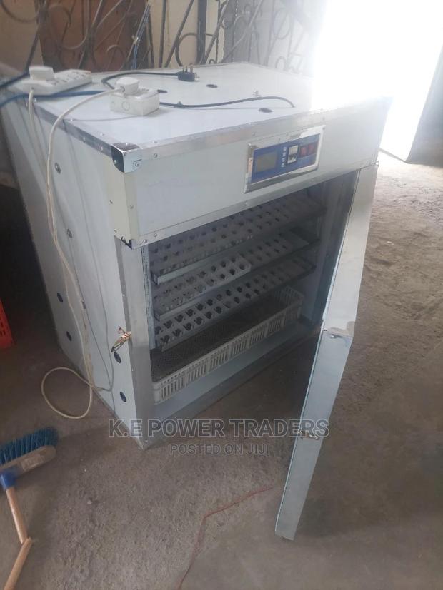 Bigger and Automated Hatching 500 Eggs Incubator - main view