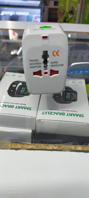Universal Traveling Adapter - main view