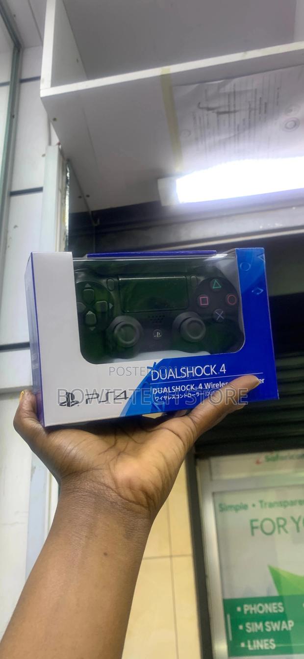 Playstation 4 Controllers - thumbnail 2