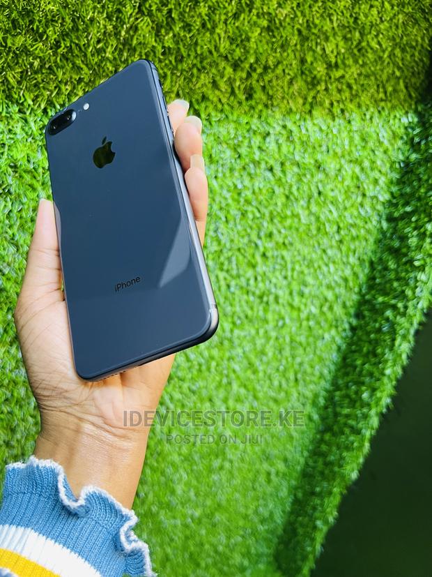 Apple iPhone 8 Plus 64 GB Black - thumbnail 2