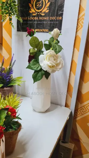 Flower Vase With Single Head Rose Flowers