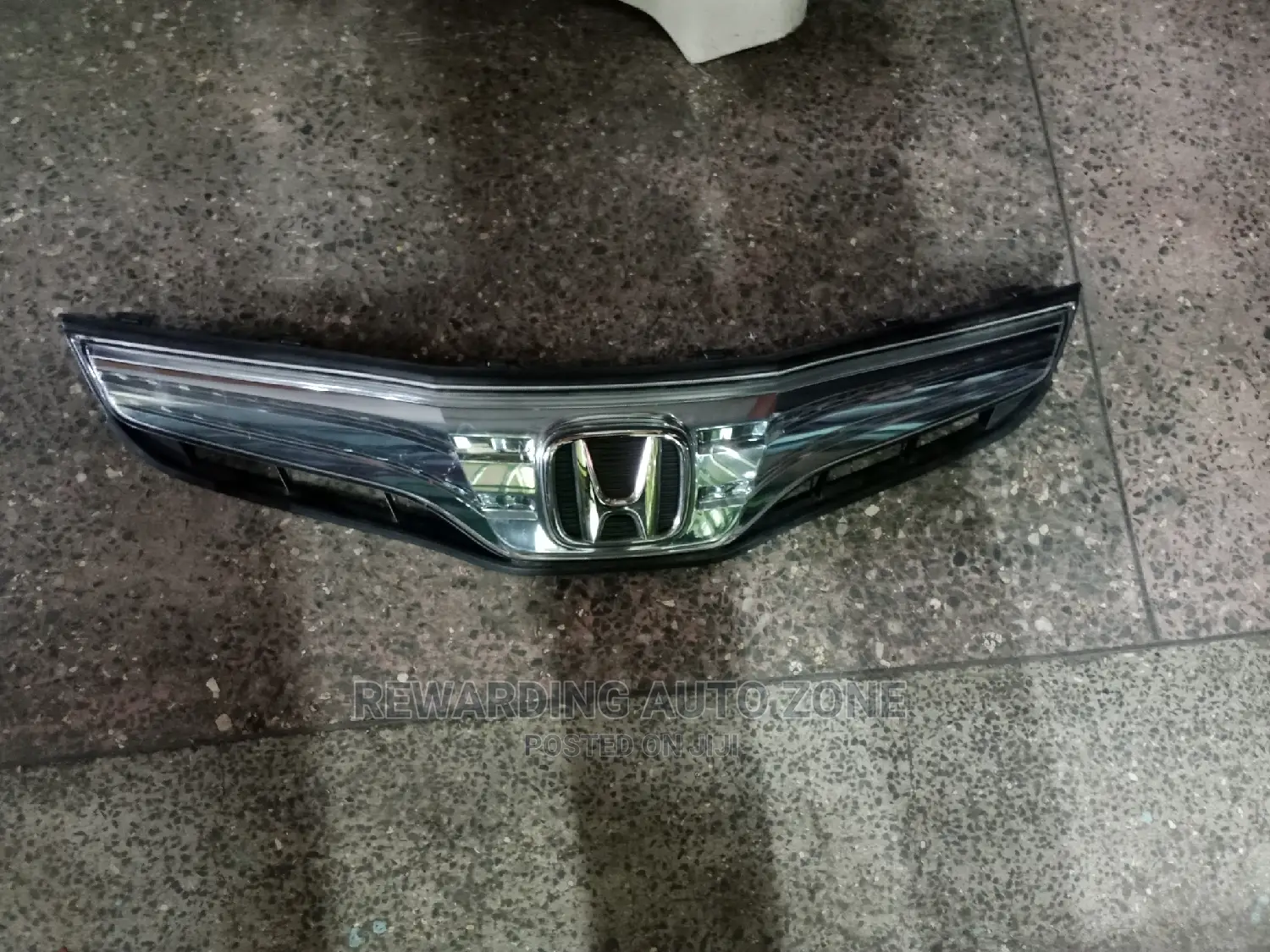 Honda Fit 2010 Grille.