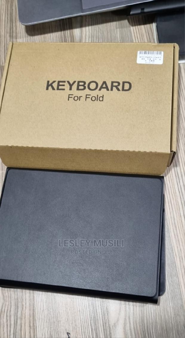 Samsung Galaxy Z Fold 4 With Wireless Bluetooth Keyboard - thumbnail 4