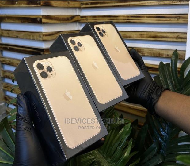 New Apple iPhone 11 Pro Max 256 GB Gold - main view