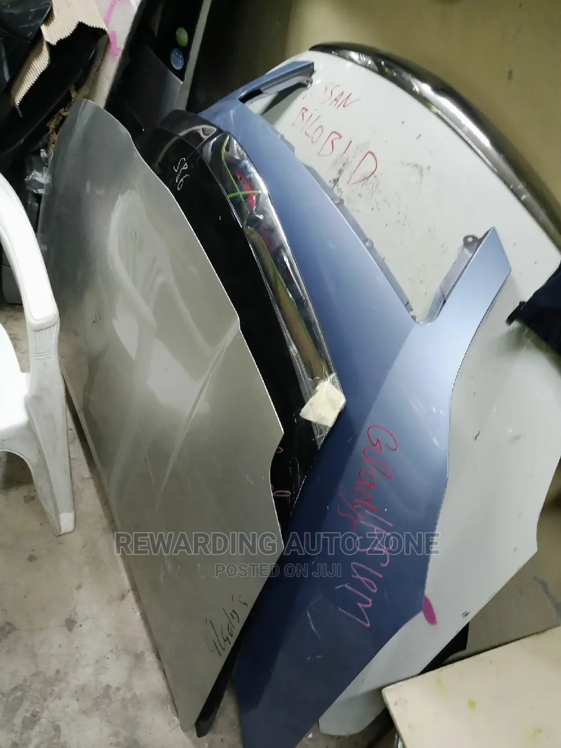 Toyota Ipsum Bonnet.