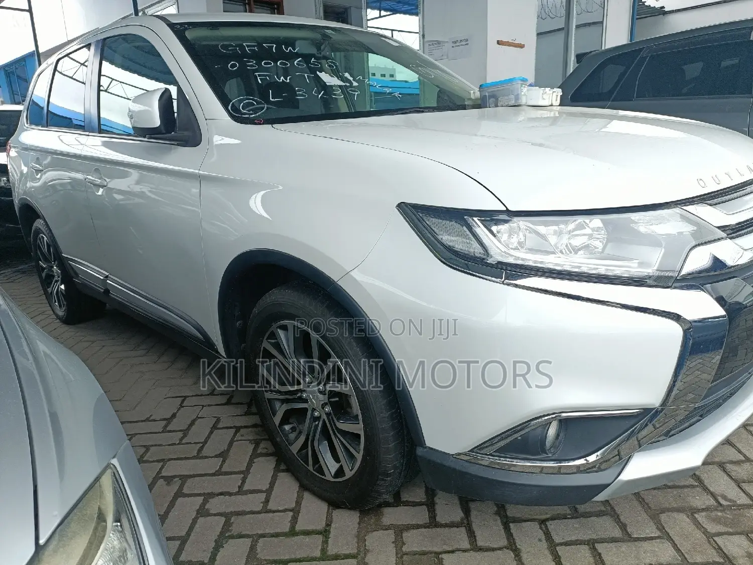 Mitsubishi Outlander 2018 White