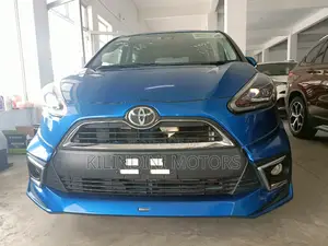Toyota Sienta 2017 Blue