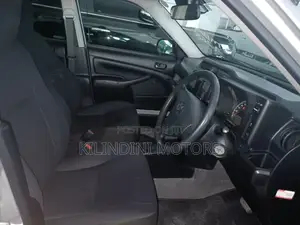 Toyota Succeed 2017 Silver
