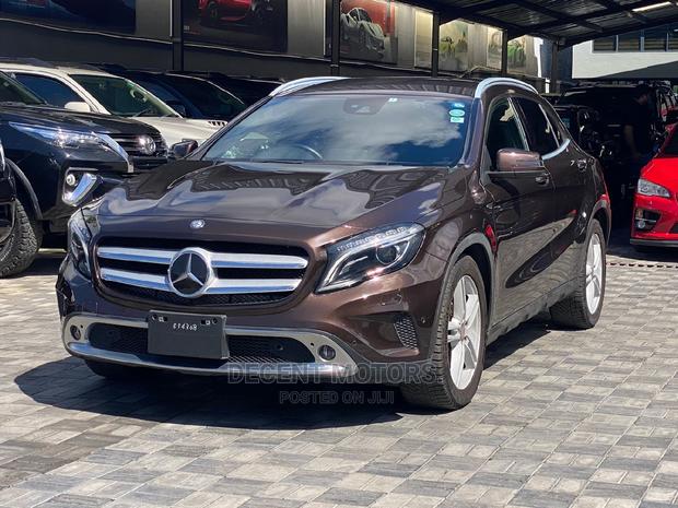 Mercedes-Benz GLA 250 2017 Brown - thumbnail 3