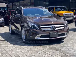 Mercedes-Benz GLA 250 2017 Brown
