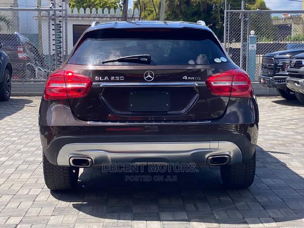 Mercedes-Benz GLA 250 2017 Brown - thumbnail 13
