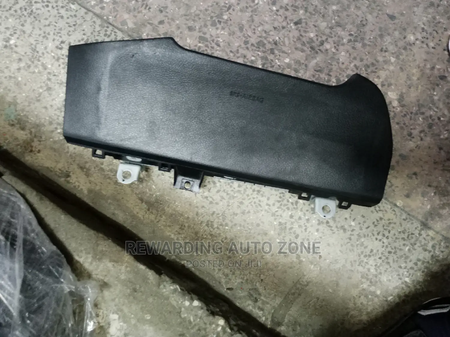 Knee Airbag for Hilux Levo.