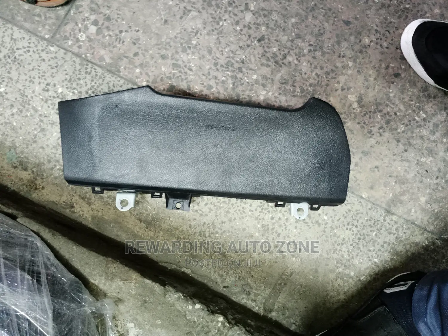 Knee Airbag for Hilux Levo.