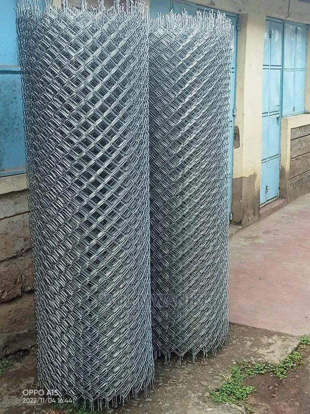 High Quality Chain Links. - Heavy Gauge.