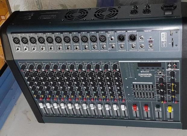 Mackie 12 Ch Powered Mixer - main view