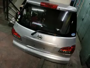 Nissan Wingroad Y12 Tailgate