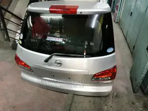 Nissan Wingroad Y12 Tailgate