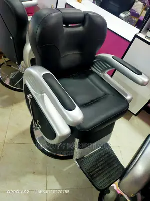 Barber Chair With Fibre Arm Rest