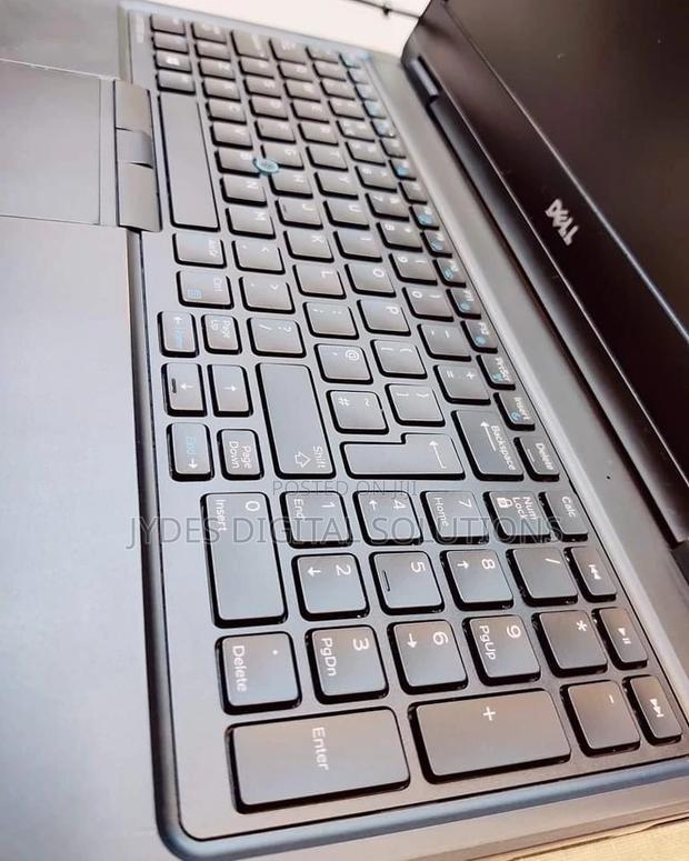 Laptop Dell Latitude 5580 8GB Intel Core I7 SSD 256GB - thumbnail 3