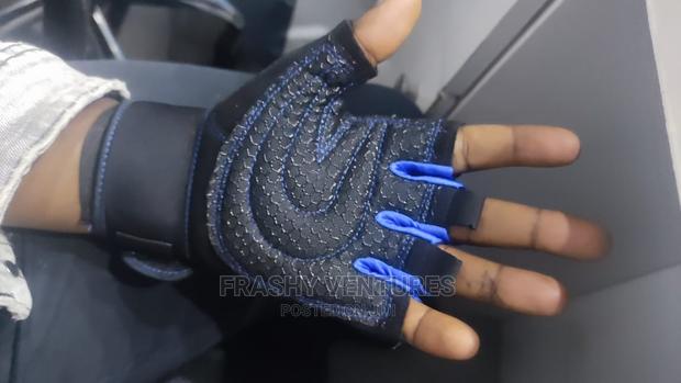 Workout Gym Gloves - thumbnail 2