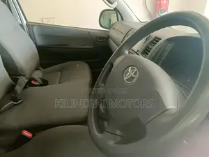 Toyota HiAce 2016 Silver