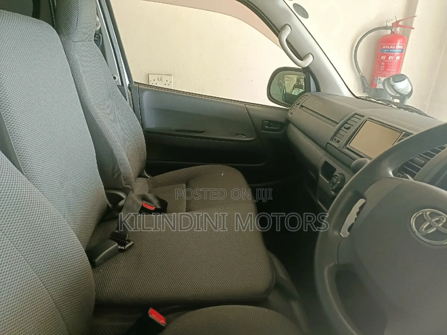 Toyota HiAce 2016 Silver