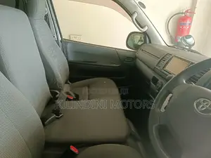 Toyota HiAce 2016 Silver