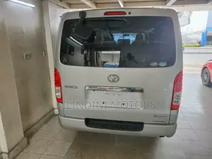 Toyota HiAce 2016 Silver