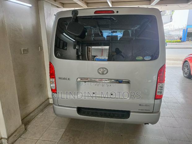 Toyota HiAce 2016 Silver - thumbnail 4