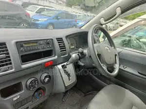 Toyota HiAce 2016 White