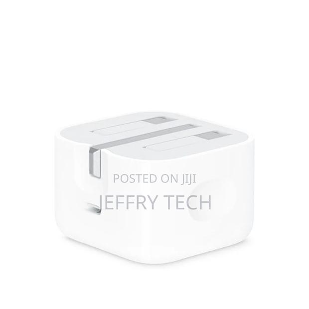 Apple 20W USB-C Power Adapter - 3 Pins - thumbnail 2
