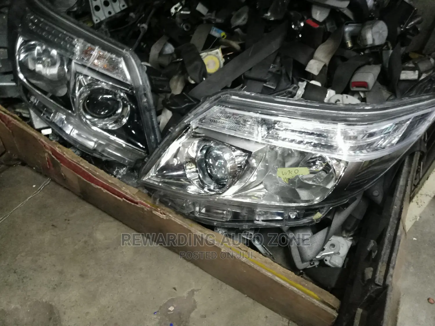 Noah 2015 Headlights.