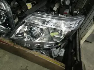 Noah 2015 Headlights.