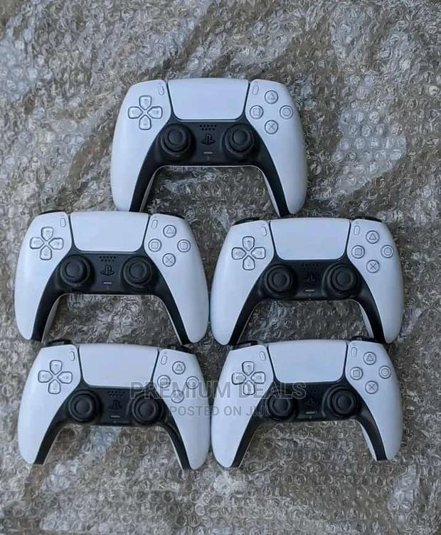 Ex Uk Ps5 Controllers - main view
