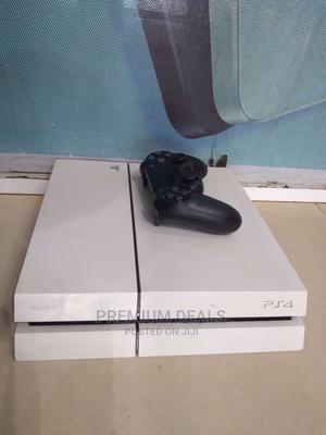 Clean White Ps4 With Original Controller - main view