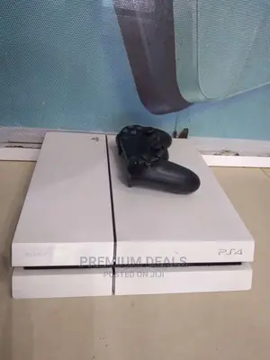 Clean White Ps4 With Original Controller