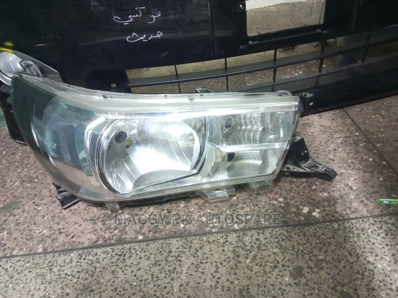 Toyota Hilux Revo Non Xenon