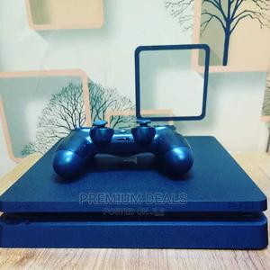 Clean Ex Uk Ps4 Slim With Controller - main view