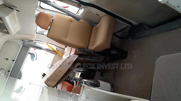 Toyota HiAce 2017 White - thumbnail 4