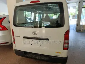 Toyota HiAce 2016 White