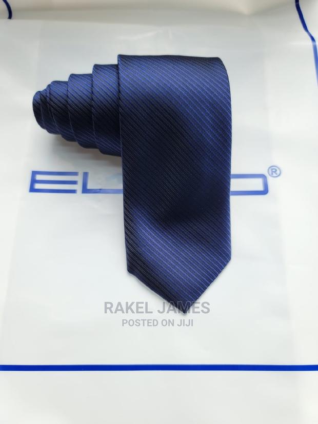 Blue Ties With No Pocket Square - thumbnail 3