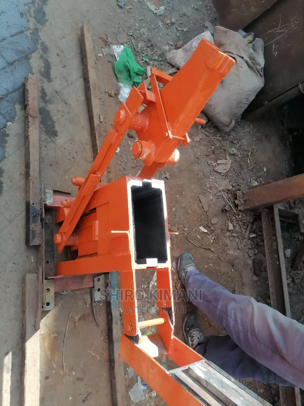 Brick Interlocking Machine