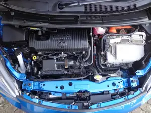 Toyota Sienta 1.5 Hybrid FWD 2016 Blue